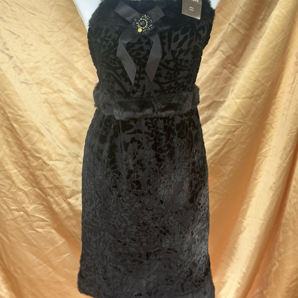 Pier 1 Black apron with faux fur